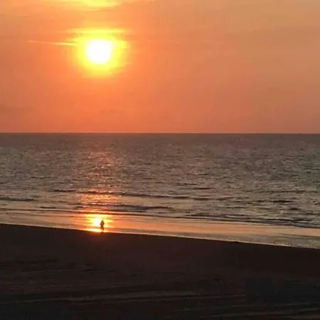 With Sea View Near Belgian Coast, Cleaning Included Апартаменты *